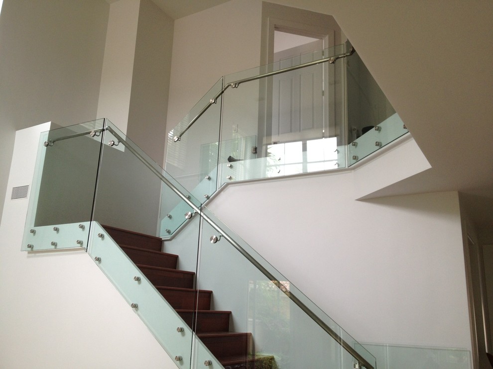 Cette photo montre un escalier moderne en L.