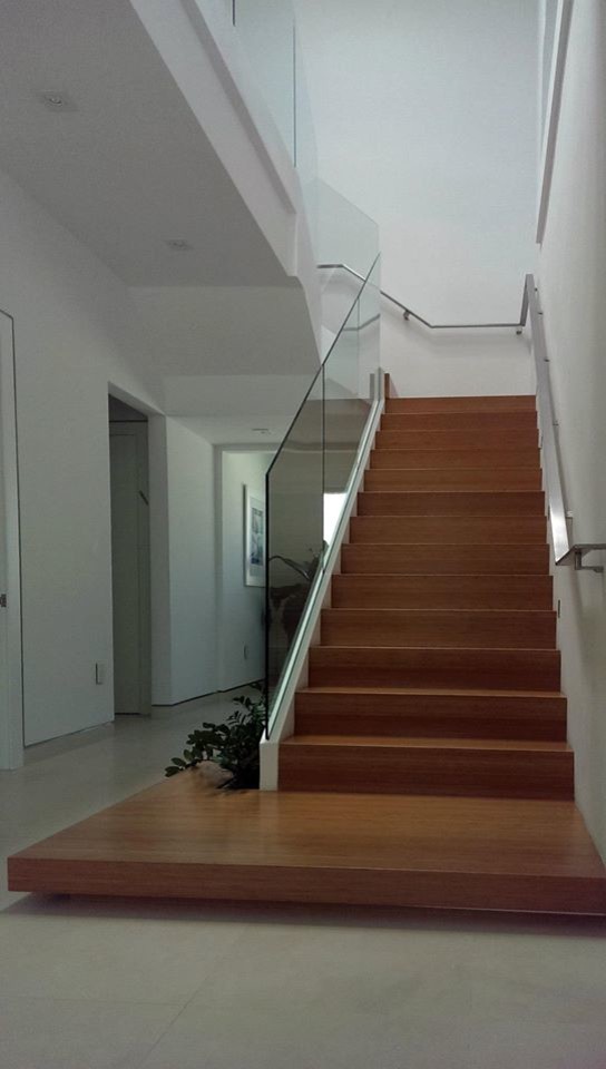 Glass railings + stainless steel flatbar handrail Contemporary