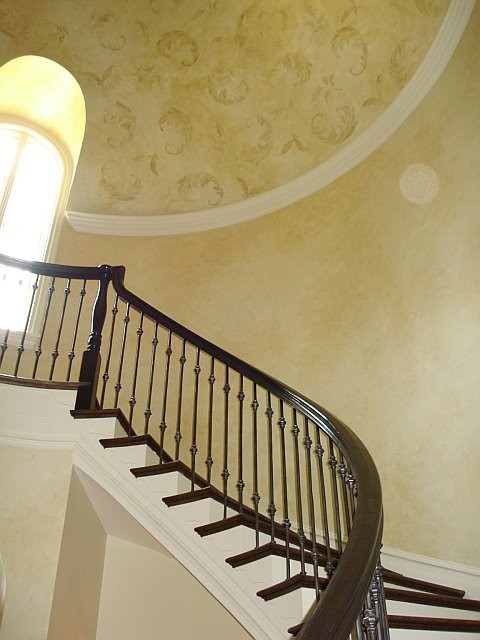 ワシントンD.C.にあるトラディショナルスタイルのおしゃれな階段の写真