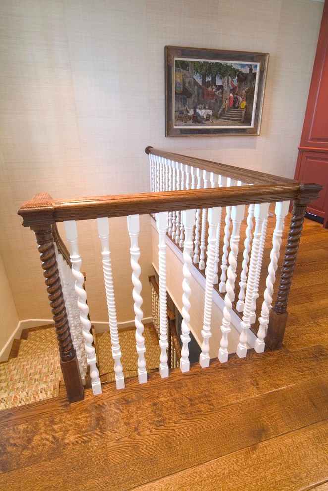 Источник вдохновения для домашнего уюта: лестница в классическом стиле с ступенями с ковровым покрытием