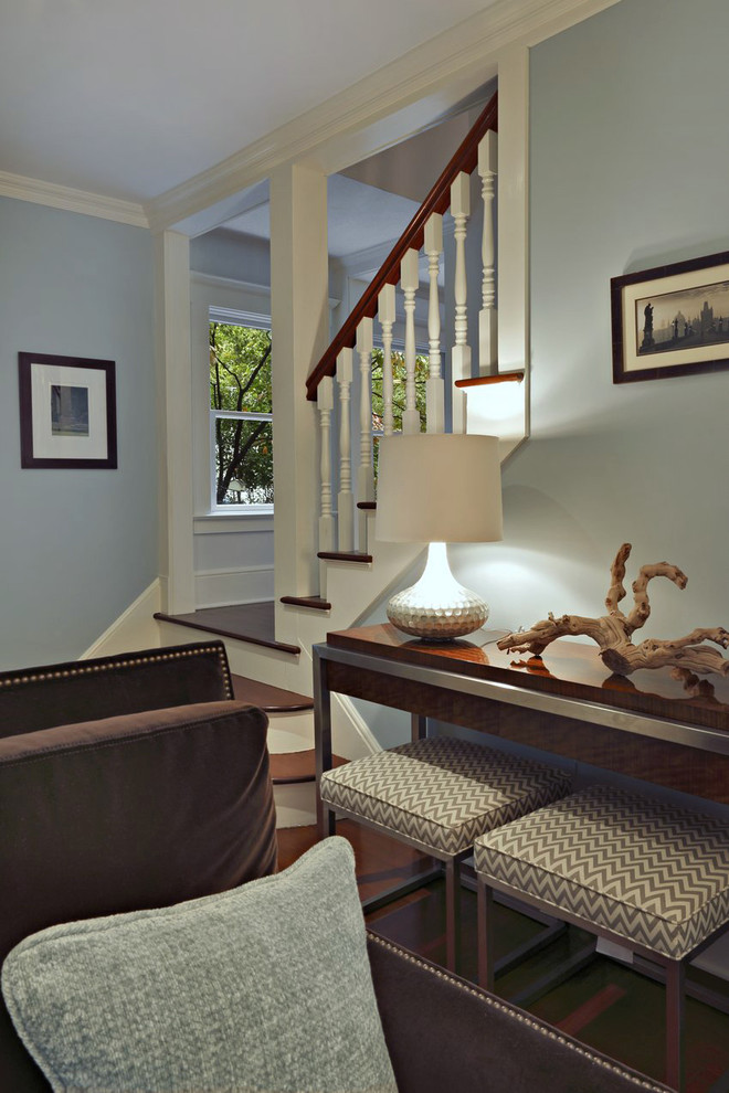 Идея дизайна: парадная, изолированная гостиная комната среднего размера в современном стиле с светлым паркетным полом, стандартным камином, фасадом камина из дерева и коричневым полом без телевизора