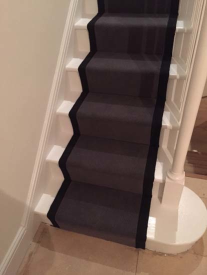 Medium sized traditional carpeted u-shaped staircase in London with carpeted risers.