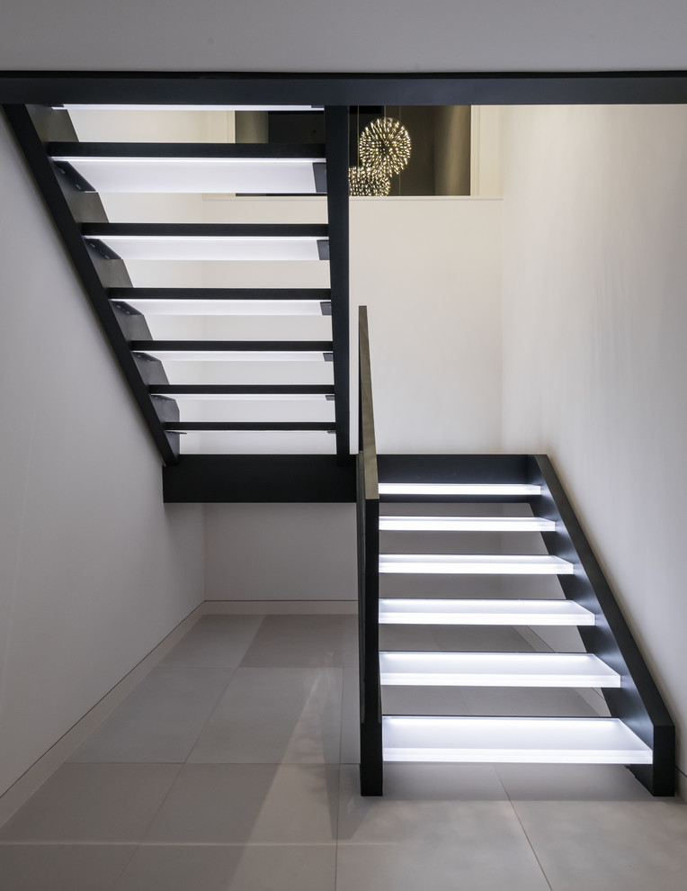 Imagen de escalera en U, actual, sin contrahuella