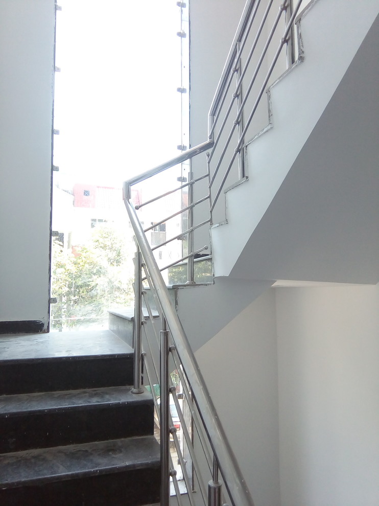 Design ideas for a contemporary staircase in Delhi.