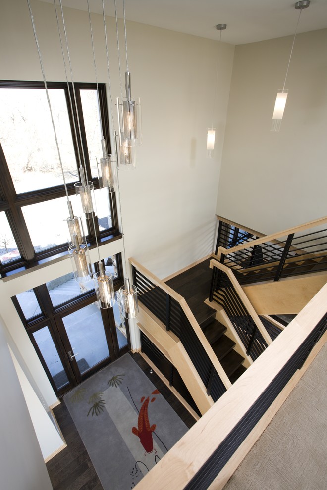 Foto de escalera suspendida contemporánea grande con escalones de madera
