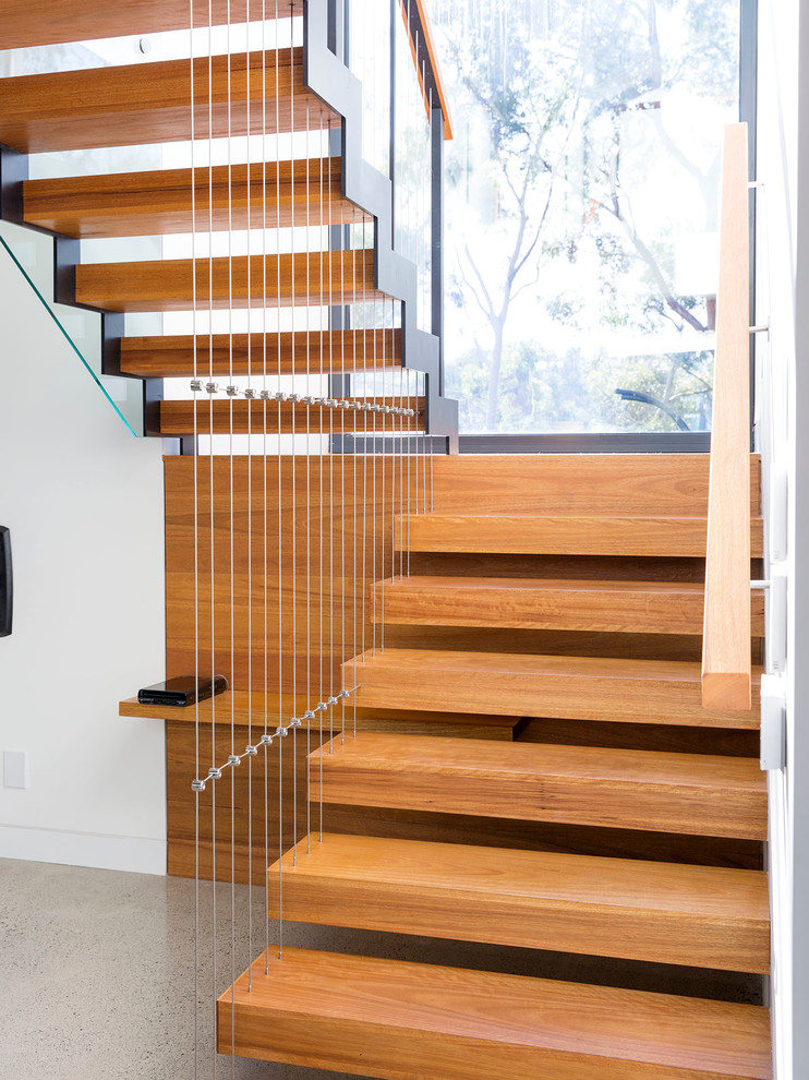 Idées déco pour un grand escalier sans contremarche flottant contemporain avec des marches en bois.