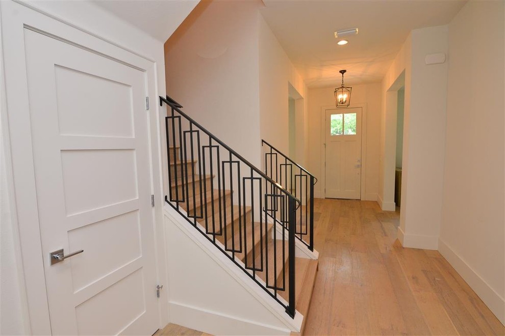 Example of a trendy wooden u-shaped staircase design in Orlando with wooden risers