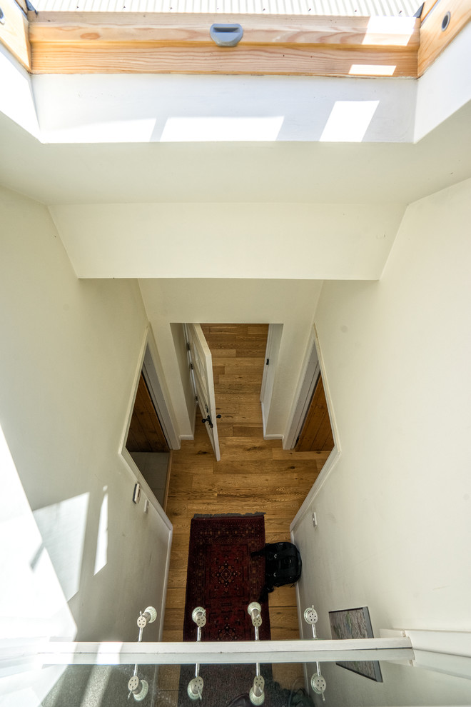 На фото: лестница в современном стиле с