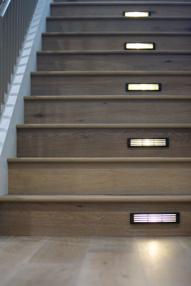 Gerade, Geräumige Moderne Holztreppe mit Holz-Setzstufen in Los Angeles