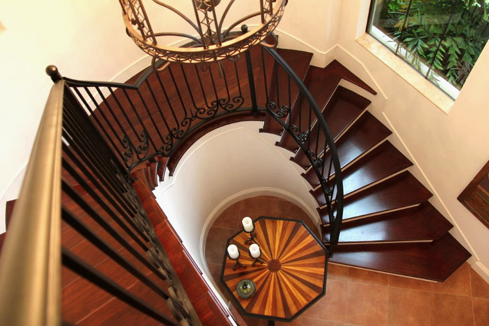 This is an example of a traditional staircase in Tampa.