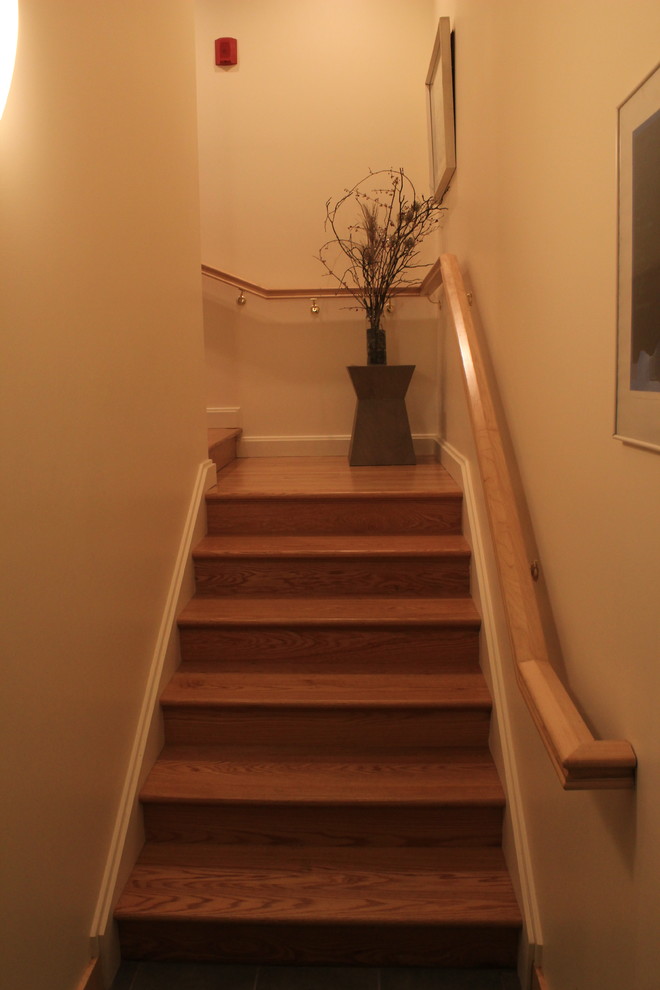 Medium sized classic wood l-shaped staircase in New York with wood risers.