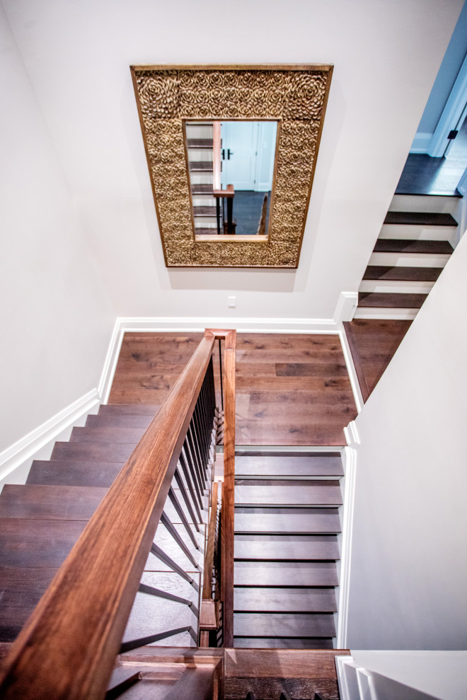 Идея дизайна: лестница в стиле рустика с деревянными ступенями, крашенными деревянными подступенками и деревянными перилами