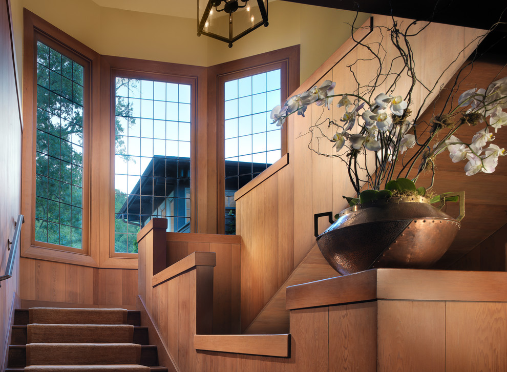 Источник вдохновения для домашнего уюта: деревянная лестница в восточном стиле с деревянными ступенями