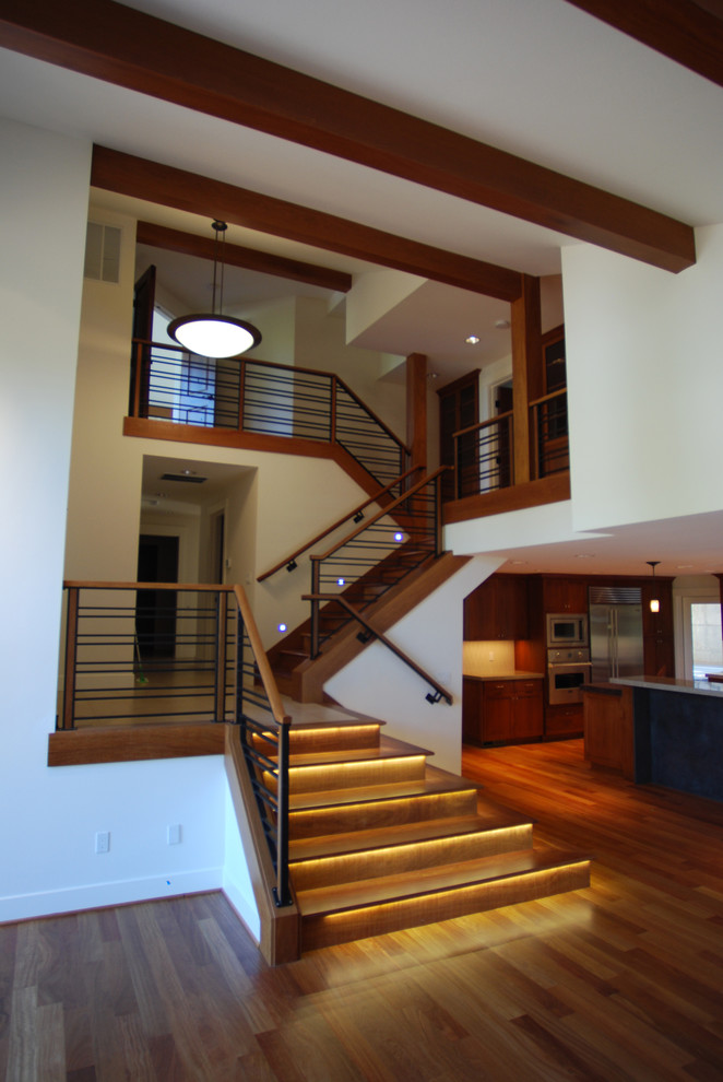 Mittelgroße Moderne Holztreppe mit Holz-Setzstufen in Portland