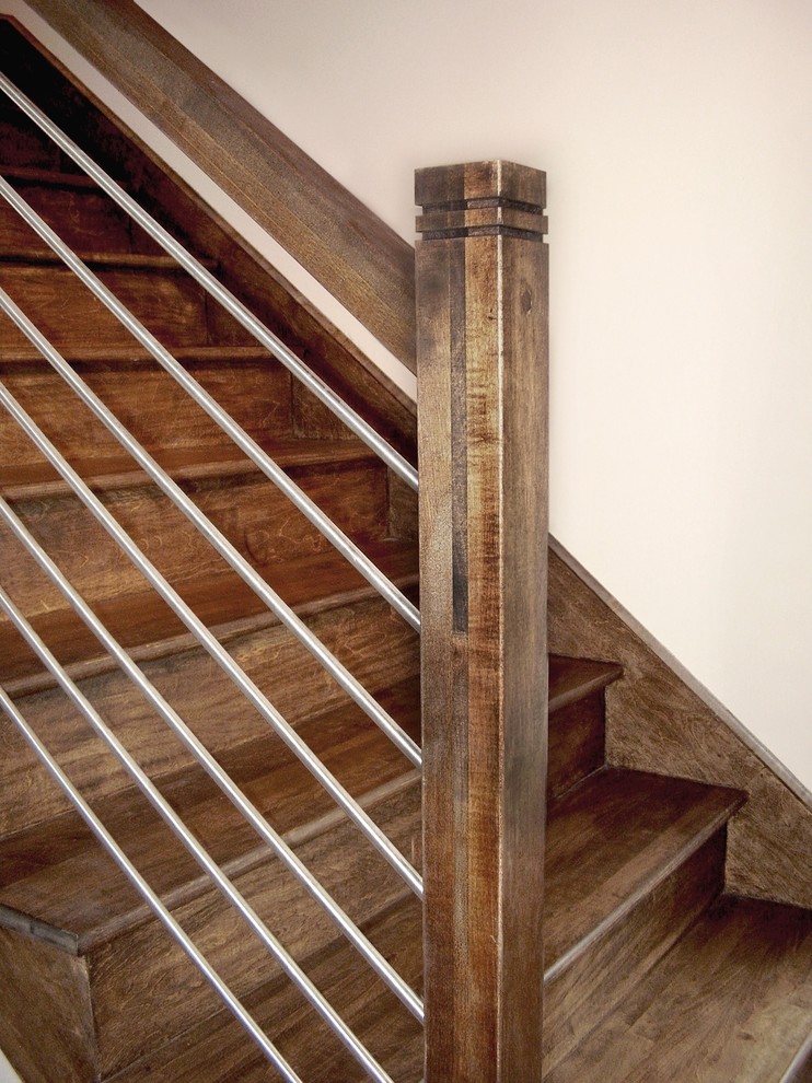 Esempio di una scala a "L" contemporanea di medie dimensioni con pedata in legno e alzata in legno