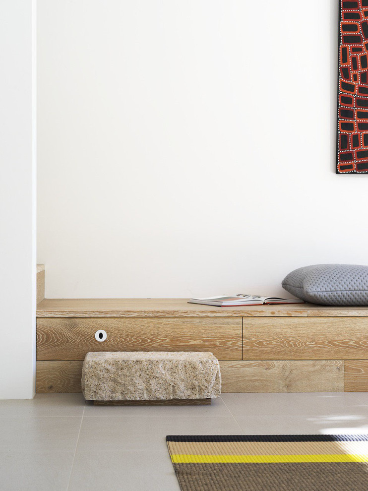 Cette image montre un petit escalier design en L avec des marches en bois et des contremarches en bois.