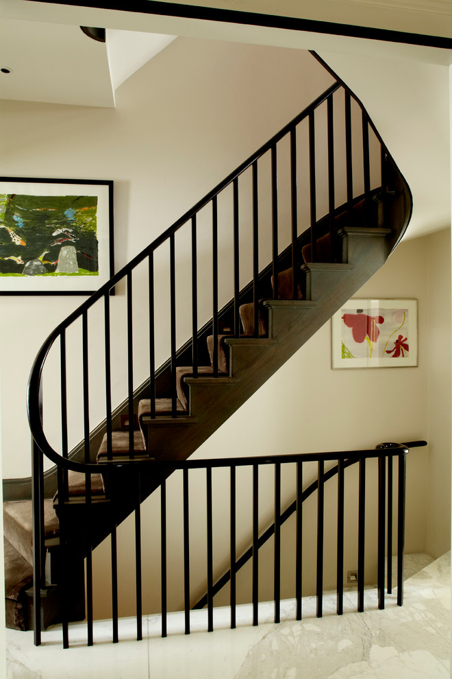 Foto de escalera contemporánea con escalones de madera y contrahuellas de madera