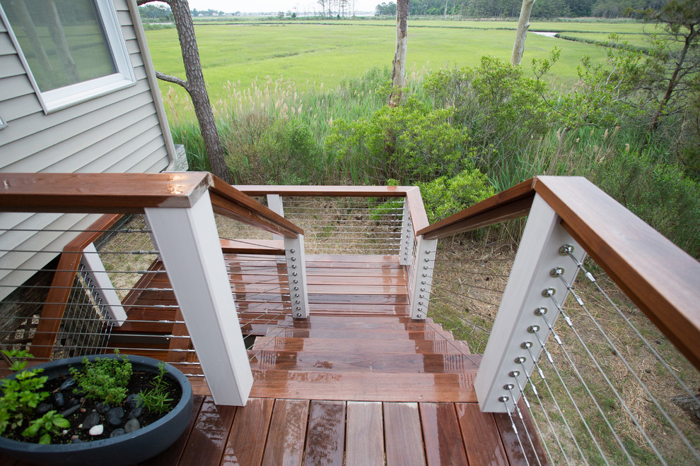 Ejemplo de escalera en L costera de tamaño medio sin contrahuella con escalones de madera