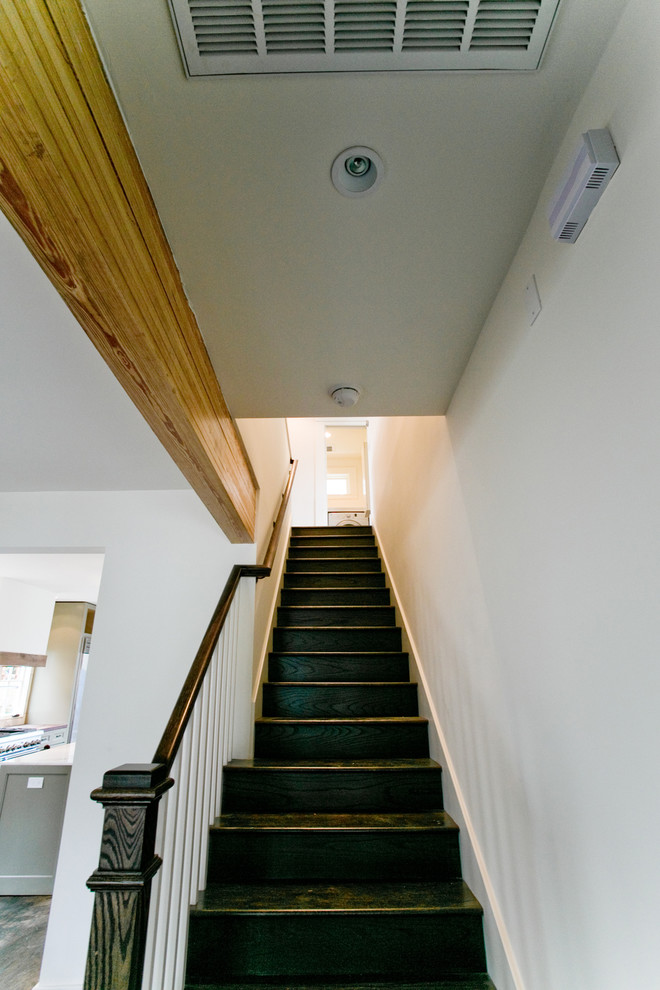 Example of an arts and crafts staircase design in Houston
