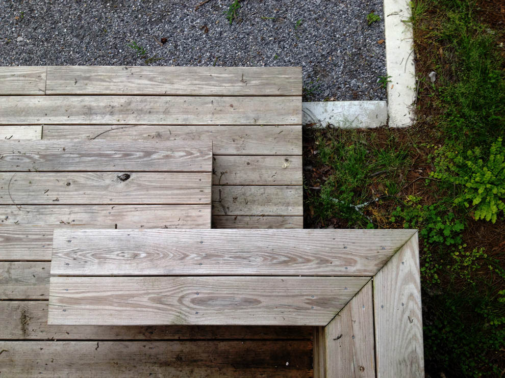 Kleine Klassische Holztreppe in L-Form mit Holz-Setzstufen in Sonstige