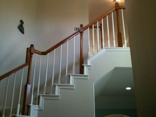 Cette photo montre un escalier.