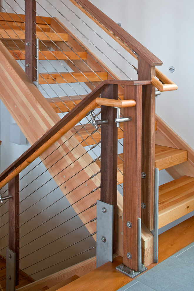Идея дизайна: п-образная лестница среднего размера в современном стиле с деревянными ступенями без подступенок