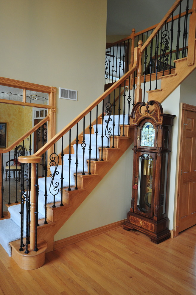 Elegant wooden l-shaped wood railing staircase photo in Chicago with wooden risers