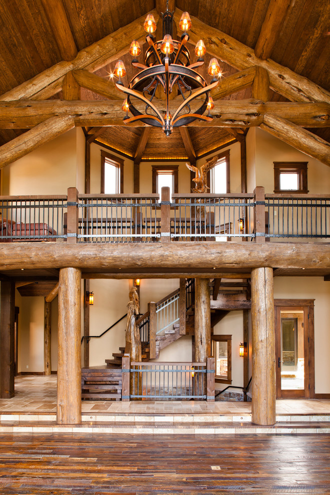 Idéer för att renovera en stor rustik svängd trappa i trä, med öppna sättsteg och räcke i flera material