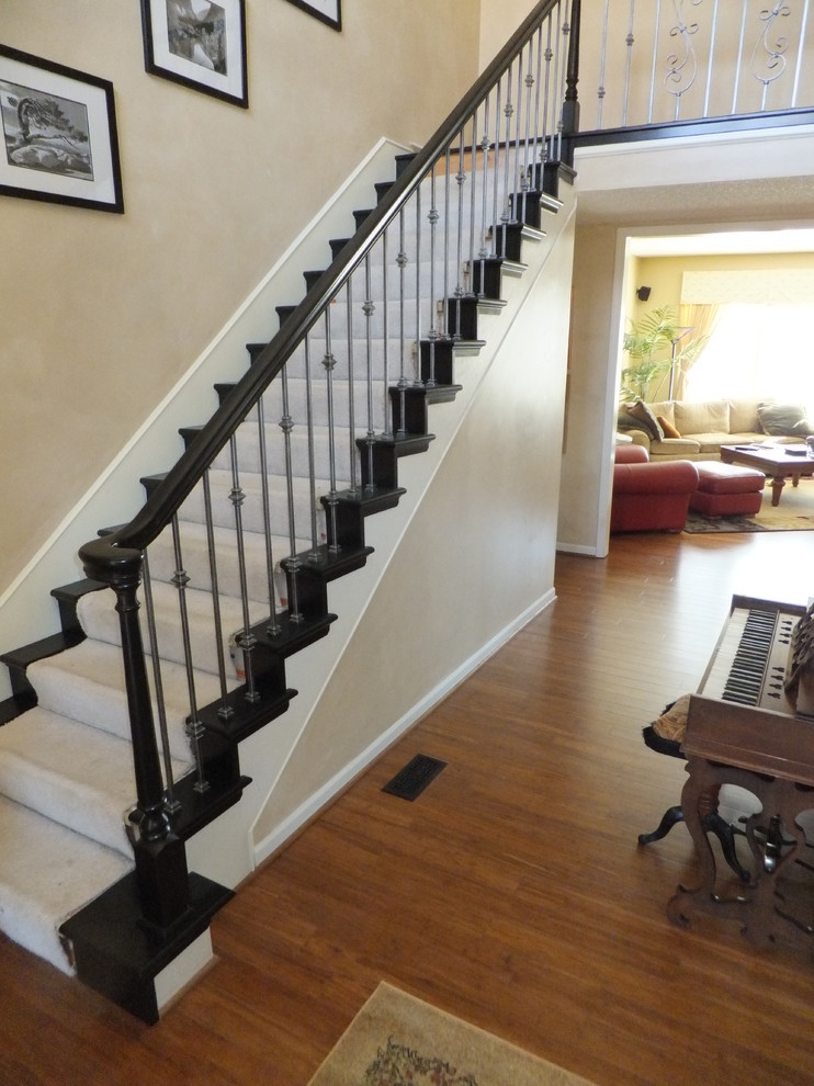 Пример оригинального дизайна: прямая лестница в классическом стиле