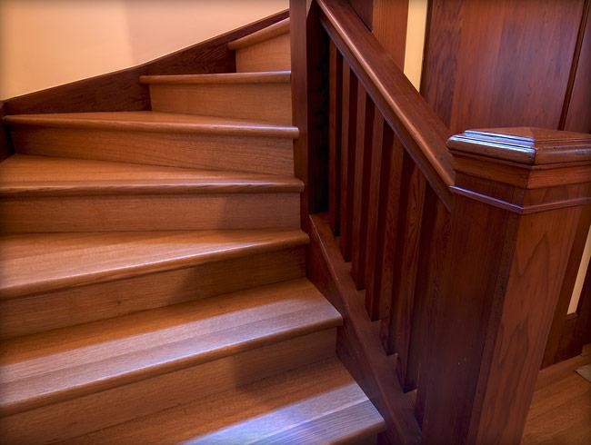 Photo of a large classic wood l-shaped staircase in San Francisco with wood risers.