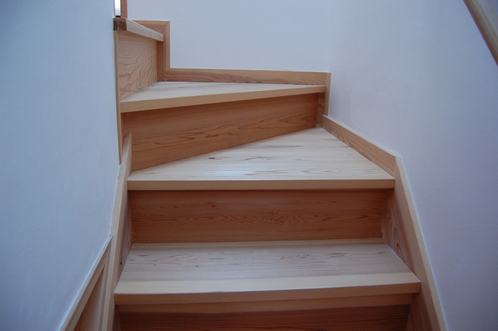 Cette image montre un escalier asiatique.