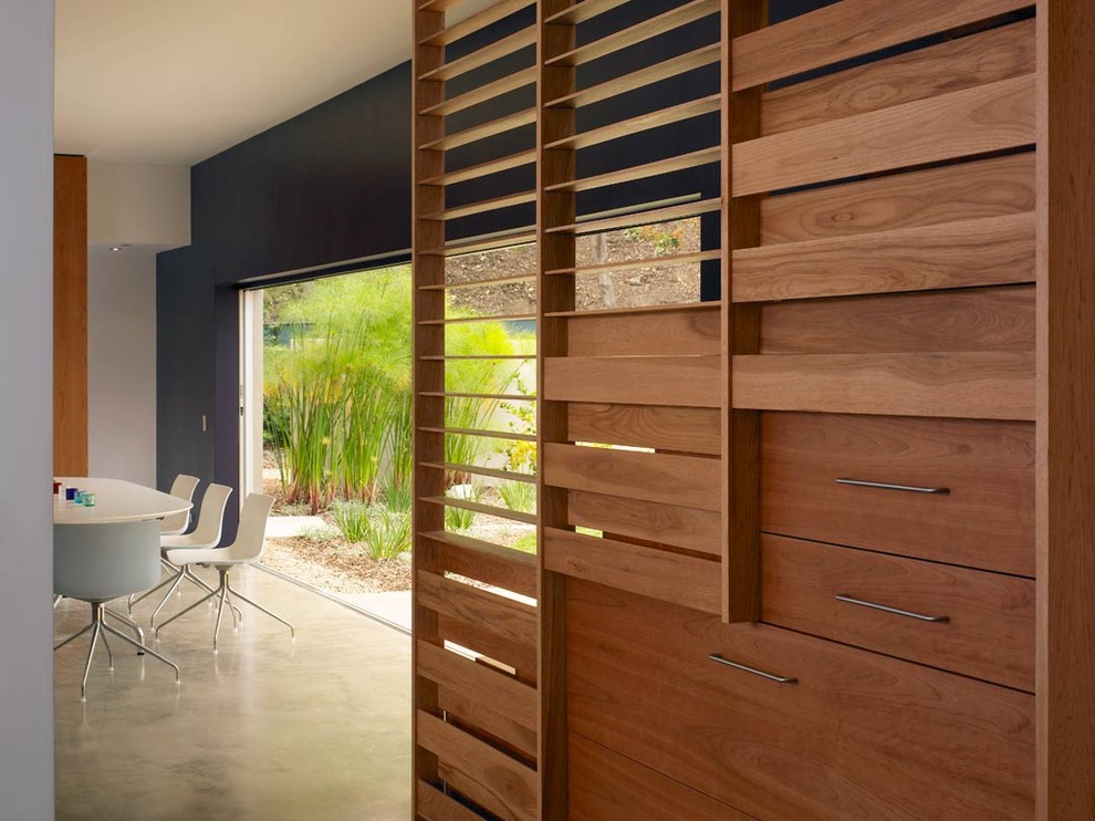 Staircase - modern staircase idea in Los Angeles