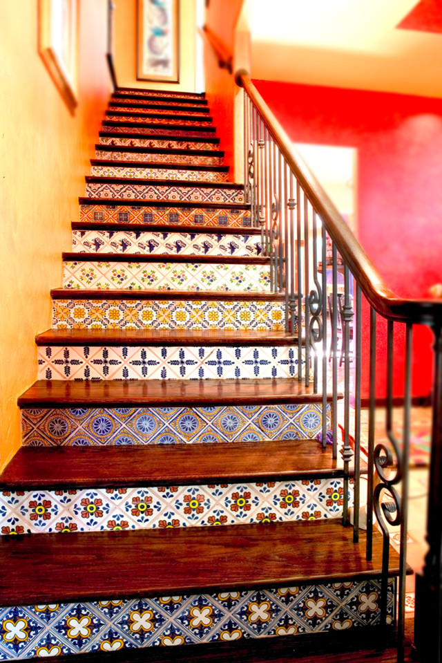 Example of a tuscan staircase design in Dallas
