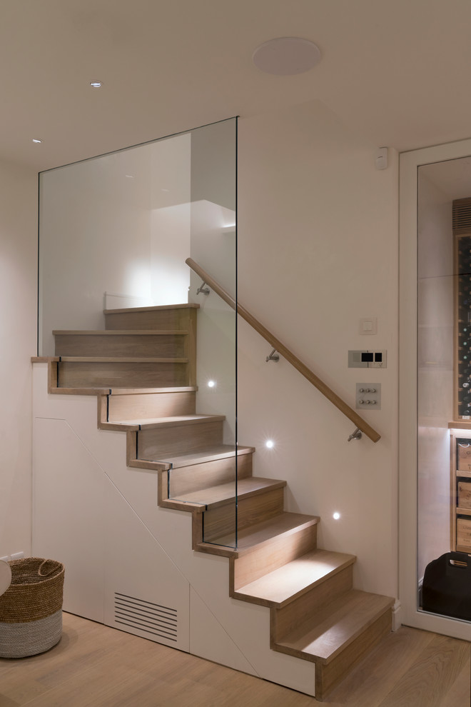 Exempel på en mellanstor modern trappa