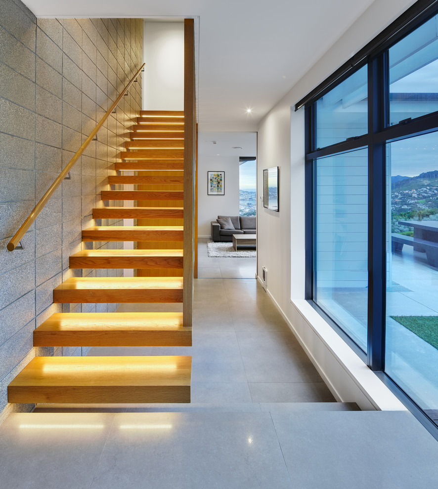 Schwebende, Mittelgroße Moderne Treppe mit offenen Setzstufen in Wellington