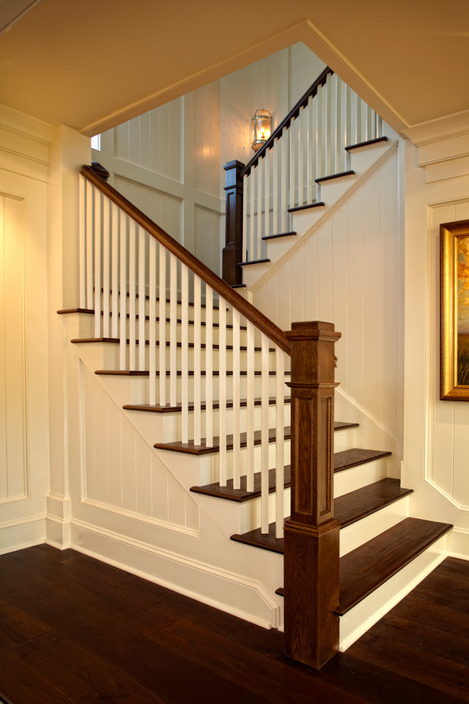Пример оригинального дизайна: лестница в морском стиле