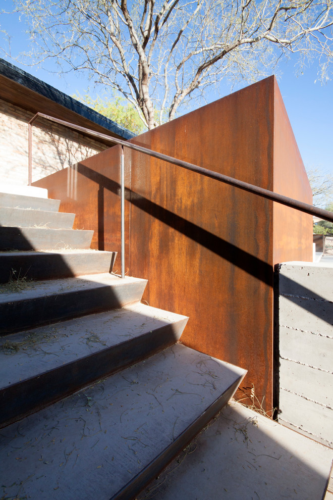 This is an example of a modern staircase in Phoenix.
