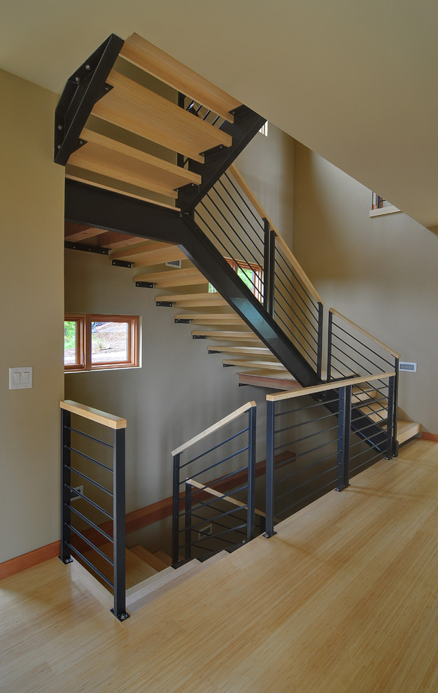 Inspiration pour un grand escalier sans contremarche design en U avec des marches en bois et palier.