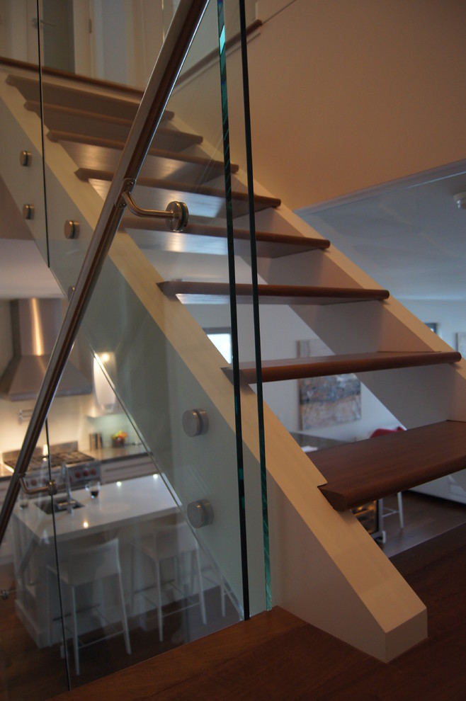 Staircase - modern staircase idea in Vancouver