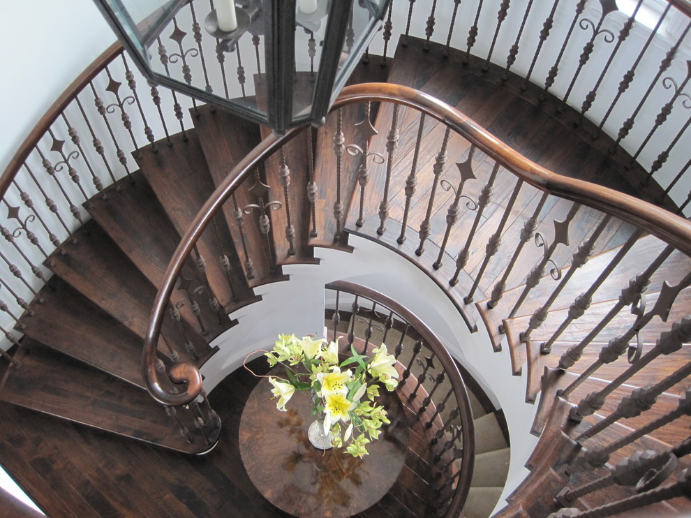 Staircase - traditional staircase idea in Detroit