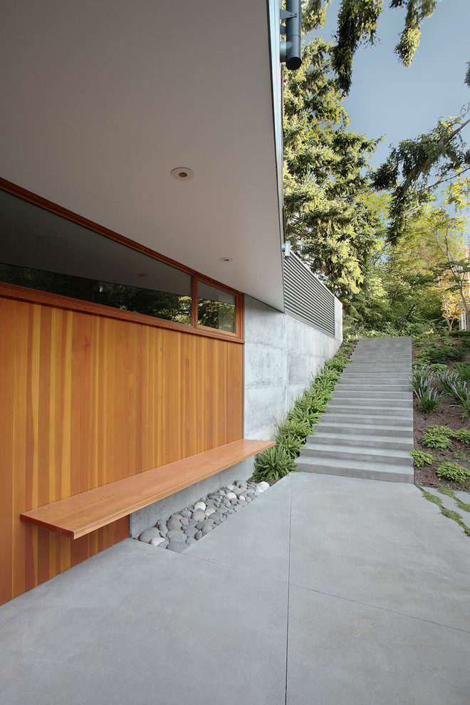 Inspiration pour un escalier droit design en béton de taille moyenne avec des contremarches en béton.