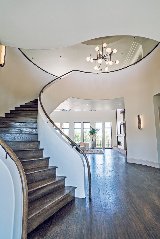 Imagen de escalera curva contemporánea extra grande con escalones de madera y contrahuellas de madera