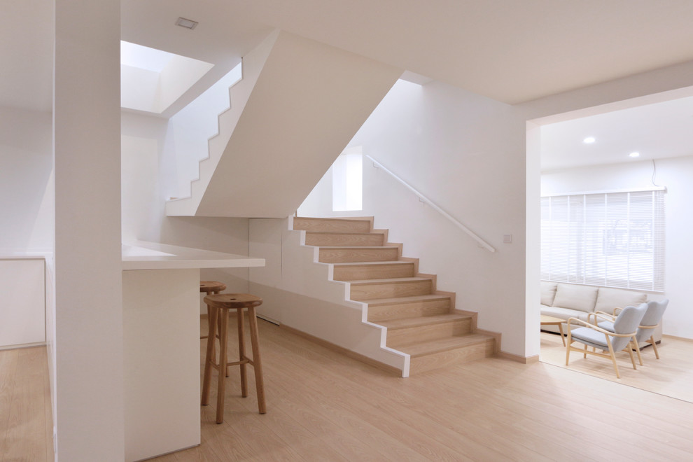 Inspiration for a modern staircase remodel in Singapore