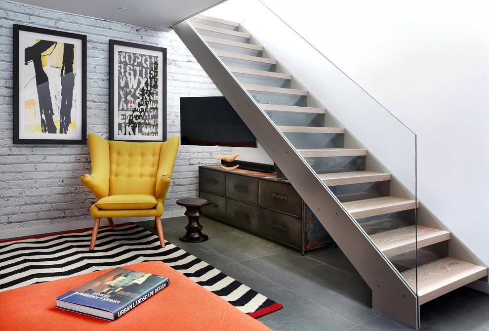 Gerade, Mittelgroße Moderne Holztreppe mit offenen Setzstufen in London