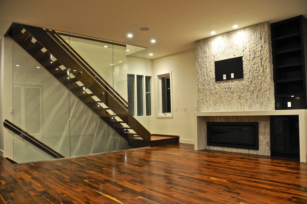 Источник вдохновения для домашнего уюта: большая прямая лестница в стиле модернизм с крашенными деревянными ступенями без подступенок