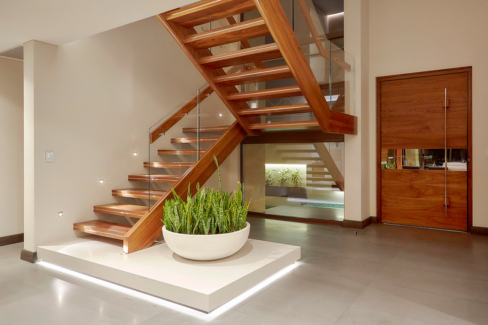 Exemple d'un escalier sans contremarche tendance en U avec des marches en bois.