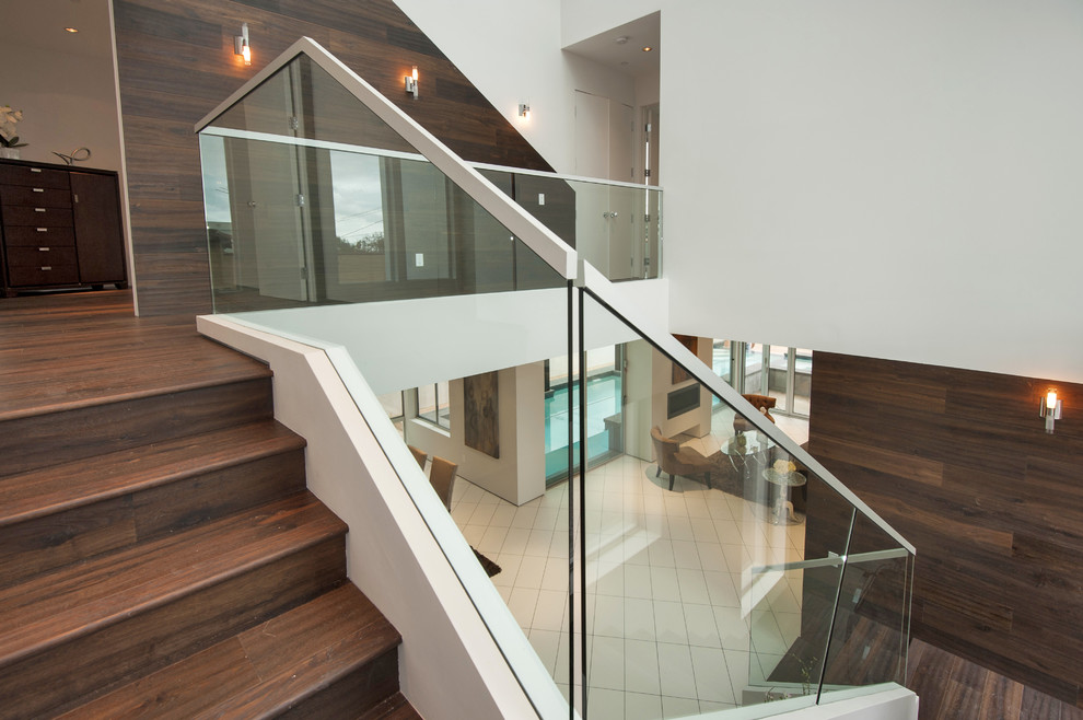 Imagen de escalera en U contemporánea de tamaño medio con escalones de madera pintada y contrahuellas de madera