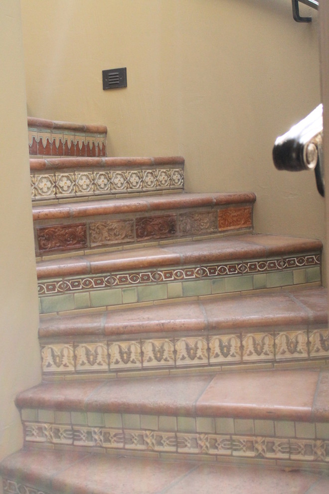 Elegant staircase photo in Los Angeles
