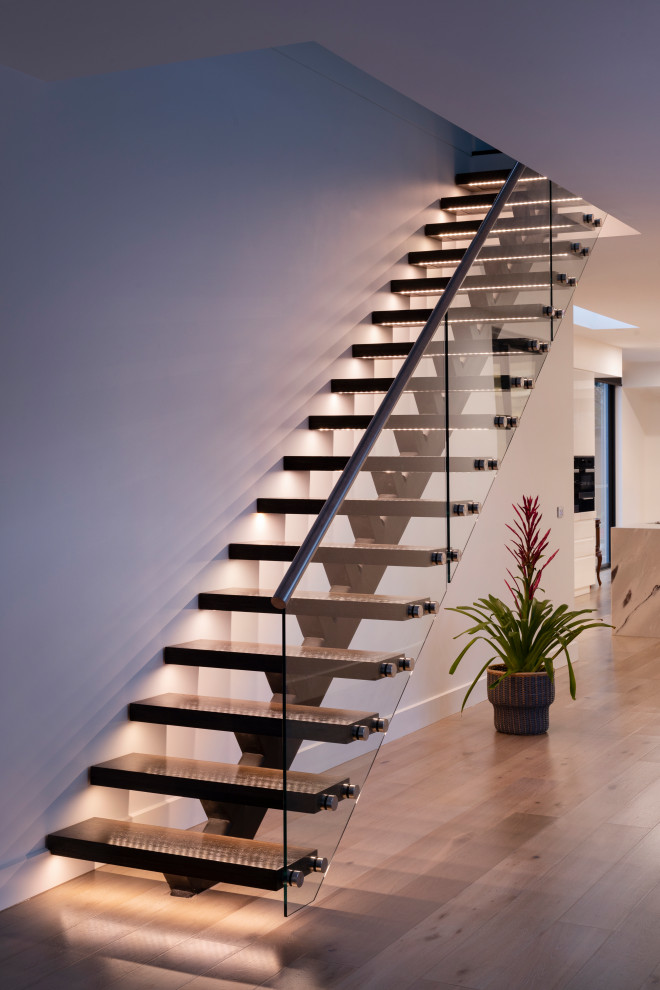 Gerade, Mittelgroße Moderne Treppe mit offenen Setzstufen in Melbourne