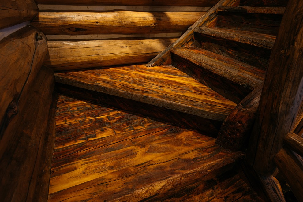 Mid-sized mountain style wooden l-shaped wood railing staircase photo in Other with wooden risers
